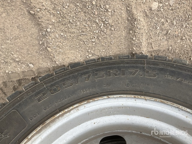 2021 Mitsubishi Canter 4x2 Flatbed Truck - Dropside/ Flatbed truck: picture 5 2021 Mitsubishi Canter 4x2 Flatbed Truck - Dropside/ Flatbed truck: picture 5