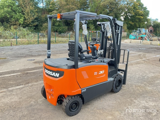 2023 Doosan B30X-7 PLUS 3000 kg (Unused) Electric Forklift - Electric forklift: picture 4 2023 Doosan B30X-7 PLUS 3000 kg (Unused) Electric Forklift - Electric forklift: picture 4