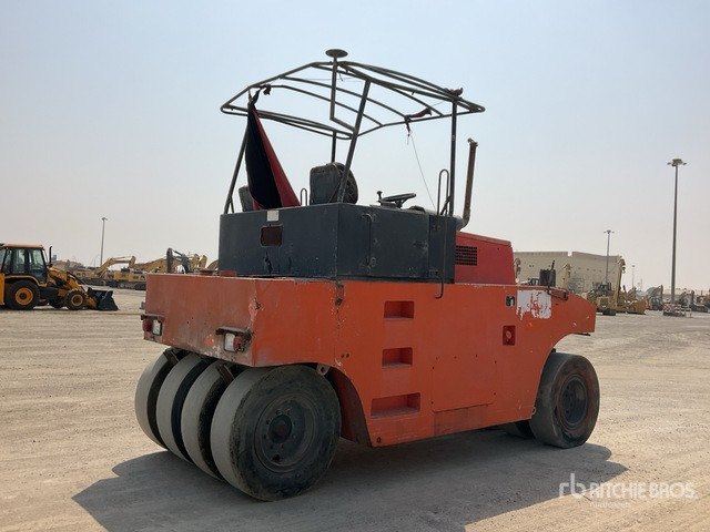 2001 Hamm GRW18 8 Wheel Pneumatic Roller - Pneumatic roller: picture 4 2001 Hamm GRW18 8 Wheel Pneumatic Roller - Pneumatic roller: picture 4