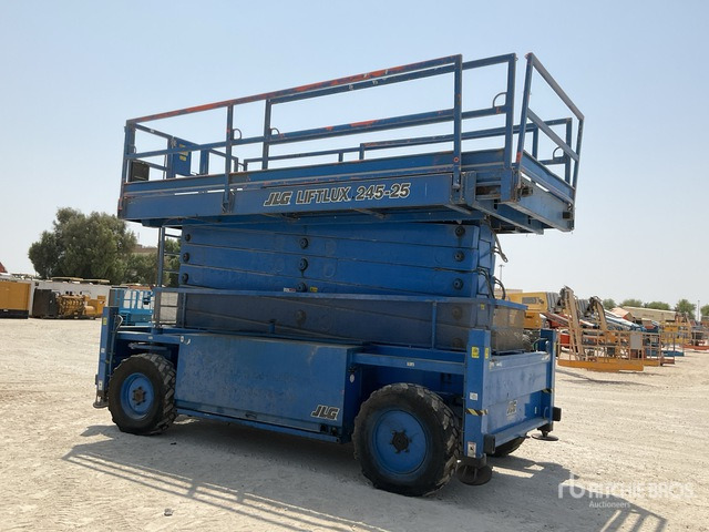 2005 JLG MEWP 245-25 4x4 Diesel Scissor Lift - Scissor lift: picture 4 2005 JLG MEWP 245-25 4x4 Diesel Scissor Lift - Scissor lift: picture 4