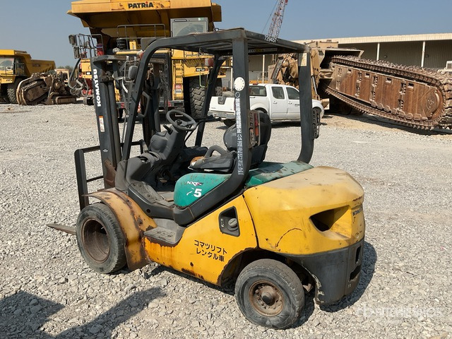 2007 Komatsu FD25T-16 2.5 ton (Inoperable) Forklift - Diesel forklift: picture 2 2007 Komatsu FD25T-16 2.5 ton (Inoperable) Forklift - Diesel forklift: picture 2