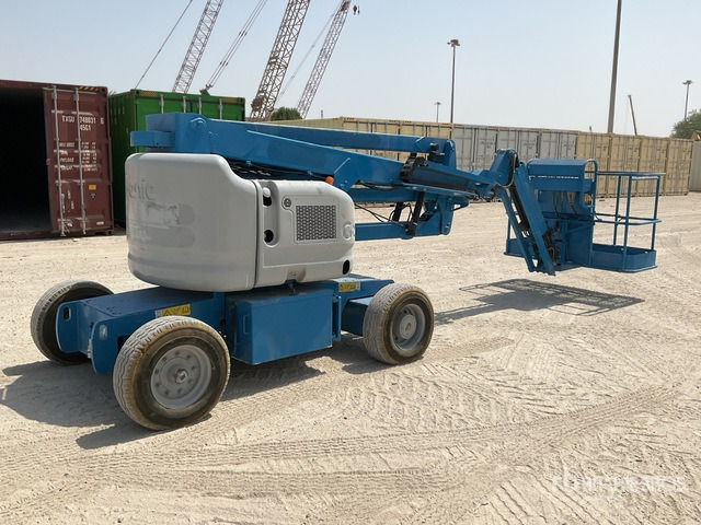 2012 Genie Z-45/25J 2WD Diesel Articulating Boom Lift - Articulated boom: picture 4 2012 Genie Z-45/25J 2WD Diesel Articulating Boom Lift - Articulated boom: picture 4
