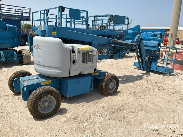 2012 Genie Z-45/25J 2WD Diesel (Inoperable) Articulating Boom Lift - Articulated boom: picture 3 2012 Genie Z-45/25J 2WD Diesel (Inoperable) Articulating Boom Lift - Articulated boom: picture 3