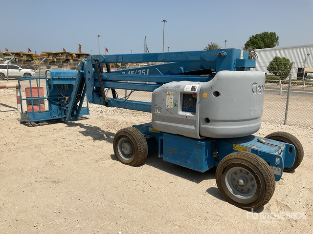 2012 Genie Z-45/25J 2WD Diesel (Inoperable) Articulating Boom Lift - Articulated boom: picture 4 2012 Genie Z-45/25J 2WD Diesel (Inoperable) Articulating Boom Lift - Articulated boom: picture 4