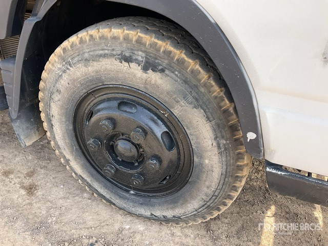 2014 Mitsubishi 4x2 Crew Cab Flatbed Truck - Dropside/ Flatbed truck: picture 5 2014 Mitsubishi 4x2 Crew Cab Flatbed Truck - Dropside/ Flatbed truck: picture 5