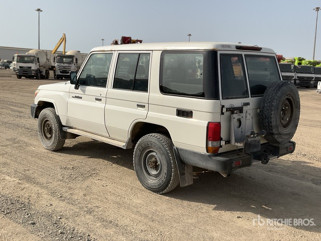 2018 Toyota Land Cruiser 76L 4x4 SUV - SUV: picture 4 2018 Toyota Land Cruiser 76L 4x4 SUV - SUV: picture 4