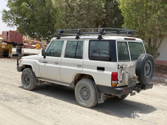 2018 Toyota Land Cruiser 76L 4x4 SUV - SUV: picture 3 2018 Toyota Land Cruiser 76L 4x4 SUV - SUV: picture 3