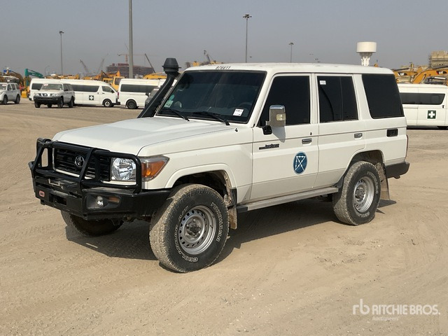 2021 Toyota Land Cruiser 76L 4x4 SUV - SUV: picture 2 2021 Toyota Land Cruiser 76L 4x4 SUV - SUV: picture 2