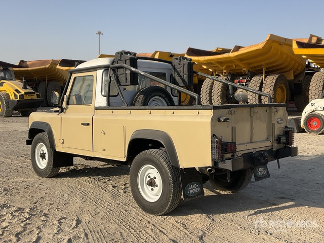 Land Rover Defender 110 - Pickup truck: picture 4 Land Rover Defender 110 - Pickup truck: picture 4