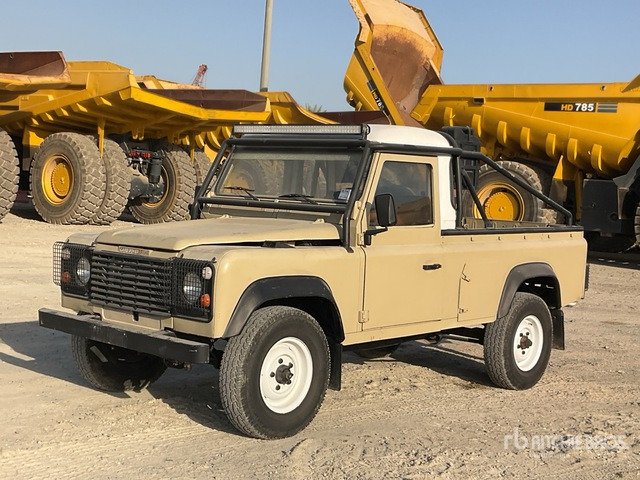 Land Rover Defender 110 - Pickup truck: picture 2 Land Rover Defender 110 - Pickup truck: picture 2