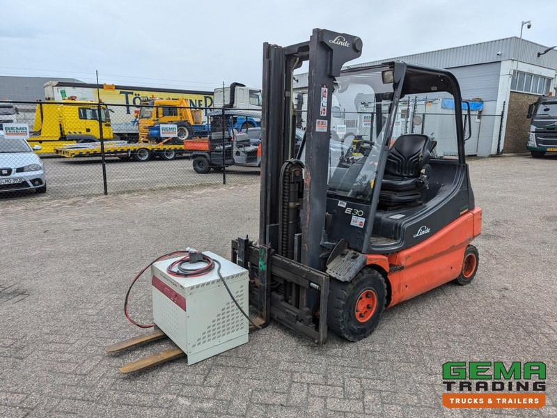 Linde E30 02 - 4058 uur - Duplex Mast - Volrubber Banden - Eurotron 80V-80A Oplader (M34) - Electric forklift: picture 1 Linde E30 02 - 4058 uur - Duplex Mast - Volrubber Banden - Eurotron 80V-80A Oplader (M34) - Electric forklift: picture 1