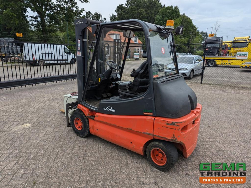 Linde E30 02 - 4058 uur - Duplex Mast - Volrubber Banden - Eurotron 80V-80A Oplader (M34) - Electric forklift: picture 4 Linde E30 02 - 4058 uur - Duplex Mast - Volrubber Banden - Eurotron 80V-80A Oplader (M34) - Electric forklift: picture 4