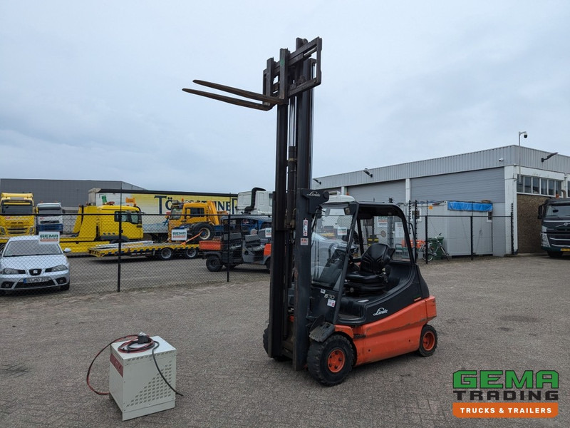 Electric forklift Linde E30 02 - 4058 uur - Duplex Mast - Volrubber Banden - Eurotron 80V-80A Oplader (M34): picture 14