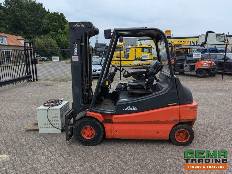 Electric forklift Linde E30 02 - 4058 uur - Duplex Mast - Volrubber Banden - Eurotron 80V-80A Oplader (M34): picture 12