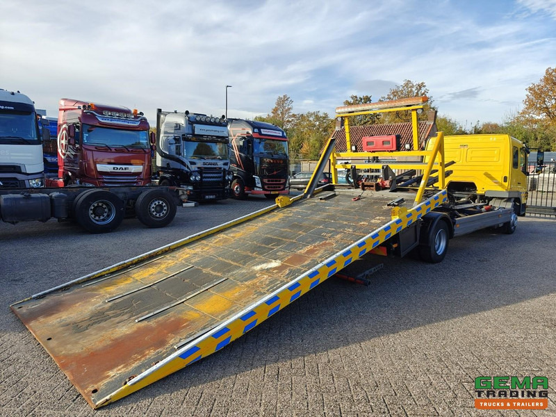 Mercedes-Benz Atego 1224 L 4x2 Dagcabine Euro5 6CIL - Eurotechniek 4T + Lier 3.6T + Bril 2000kg - Tow truck: picture 2 Mercedes-Benz Atego 1224 L 4x2 Dagcabine Euro5 6CIL - Eurotechniek 4T + Lier 3.6T + Bril 2000kg - Tow truck: picture 2