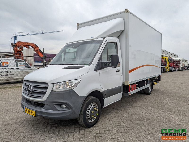 Mercedes-Benz Sprinter 517 CDI 4x2 Euro6D - Gesloten Bak 4.2M + Laadklep 1000KG - Automaat - 10/2025APK - Box van: picture 1 Mercedes-Benz Sprinter 517 CDI 4x2 Euro6D - Gesloten Bak 4.2M + Laadklep 1000KG - Automaat - 10/2025APK - Box van: picture 1