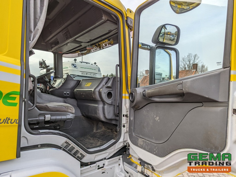 Tractor unit Scania P114-340 LA 4x2 CP19 Euro3 Manual - Side Skirts - Toolbox (T1350): picture 12