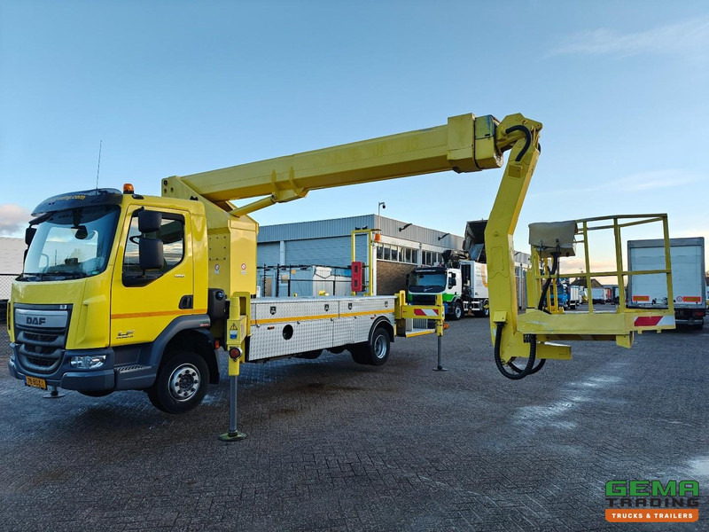 DAF LF 180 FA 4x2 Dagcab Euro6A - T225 Ruthman - Hoogwerker- 101.534km - 04/2026 APK - Truck: picture 1 DAF LF 180 FA 4x2 Dagcab Euro6A - T225 Ruthman - Hoogwerker- 101.534km - 04/2026 APK - Truck: picture 1