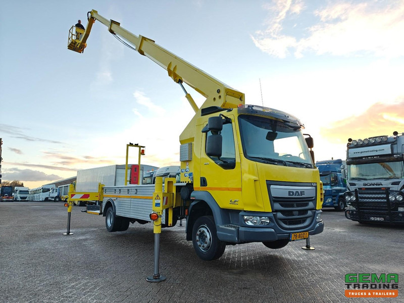 DAF LF 180 FA 4x2 Dagcab Euro6A - T225 Ruthman - Hoogwerker- 101.534km - 04/2026 APK - Truck: picture 4 DAF LF 180 FA 4x2 Dagcab Euro6A - T225 Ruthman - Hoogwerker- 101.534km - 04/2026 APK - Truck: picture 4