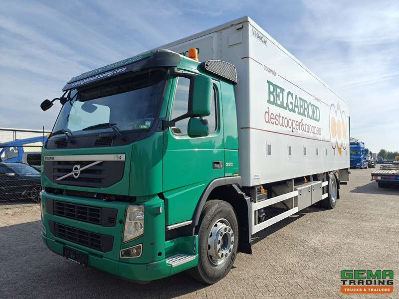 Volvo FM330 4x2 Dagcab Euro5 - KuikenBak 8.4m + Webasto Heater + Dhollandia 2000KG - Livestock truck: picture 1 Volvo FM330 4x2 Dagcab Euro5 - KuikenBak 8.4m + Webasto Heater + Dhollandia 2000KG - Livestock truck: picture 1