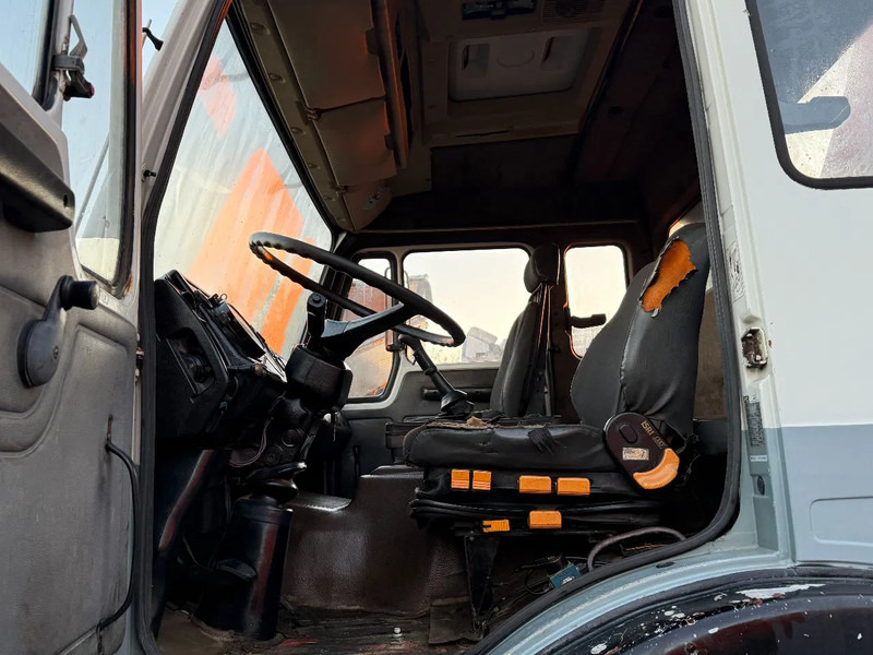 Dropside/ Flatbed truck, Crane truck Mercedes-Benz SK 2635 V8 6X6 Chassis Spring/spring ZF Man Gear OM442: picture 13