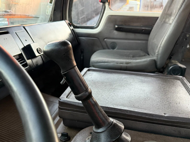 Dropside/ Flatbed truck, Crane truck Mercedes-Benz SK 2635 V8 6X6 Chassis Spring/spring ZF Man Gear OM442: picture 14