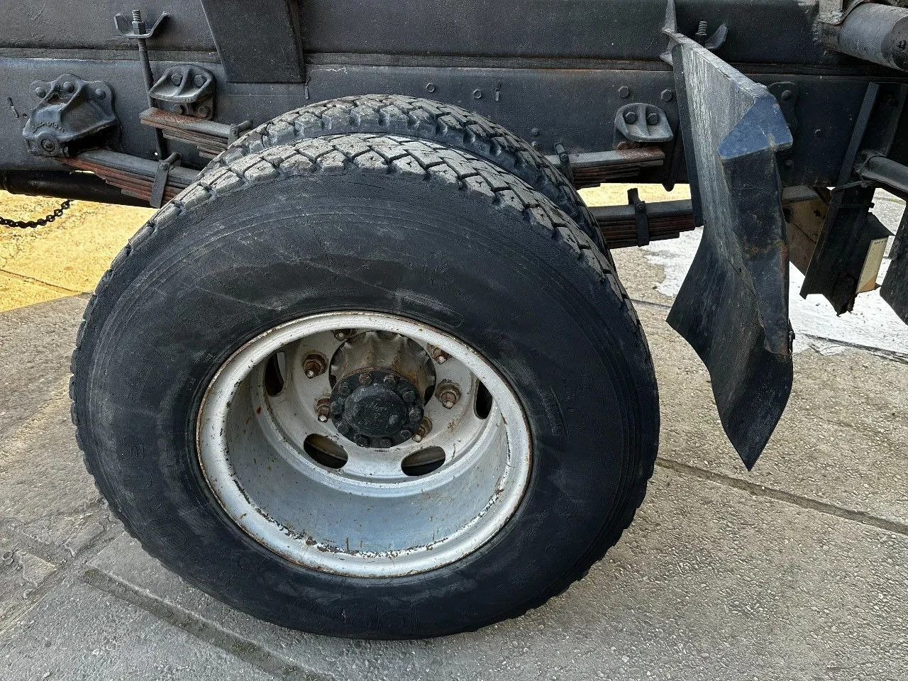 Toyota HINO 14T 4X2 Tipper+Crane Hiab 765 Spring/Spring - Tipper: picture 5 Toyota HINO 14T 4X2 Tipper+Crane Hiab 765 Spring/Spring - Tipper: picture 5