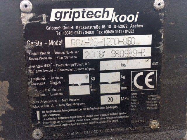 Griptech Fork positioner with Reach forks - Attachment: picture 4 Griptech Fork positioner with Reach forks - Attachment: picture 4