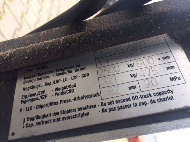 Griptech Fork positioner with Reach forks - Attachment: picture 5 Griptech Fork positioner with Reach forks - Attachment: picture 5