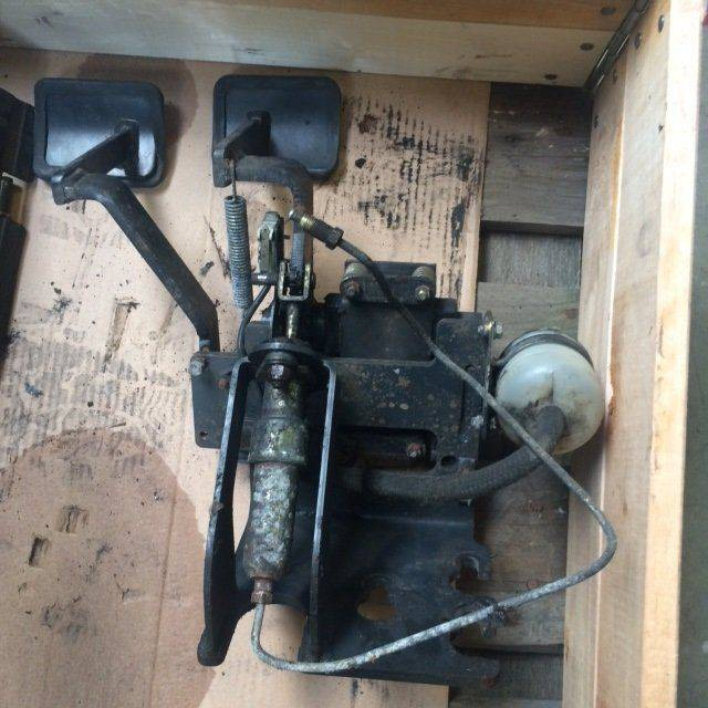 Brake & Accelerator for Linde R14-20, BR 115-02/115-C-02 - Pedal for Material handling equipment: picture 2 Brake & Accelerator for Linde R14-20, BR 115-02/115-C-02 - Pedal for Material handling equipment: picture 2