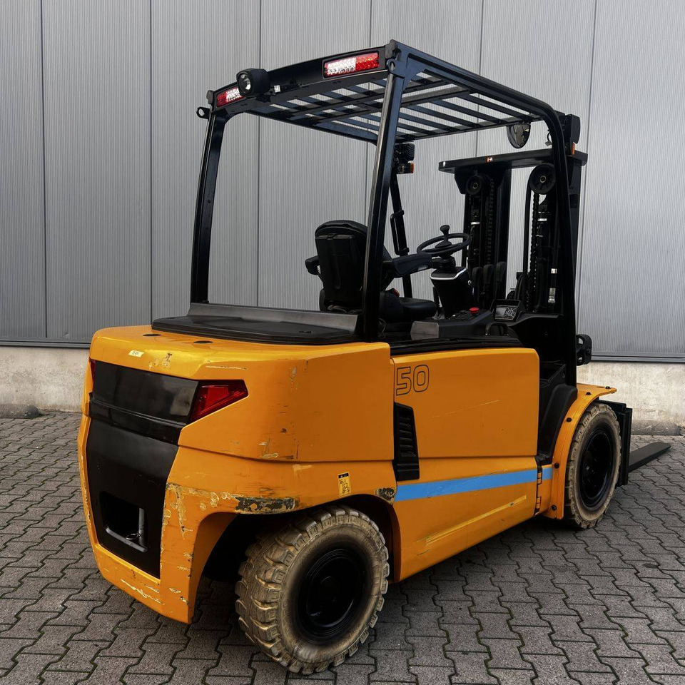 Hyundai HX50B-9 - Electric forklift: picture 3 Hyundai HX50B-9 - Electric forklift: picture 3