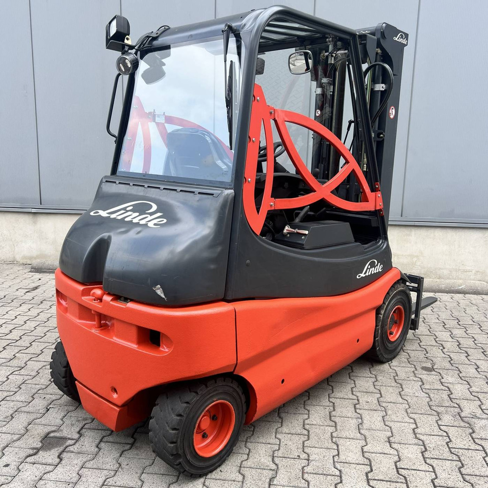 Linde E25S (336-03) - Electric forklift: picture 2 Linde E25S (336-03) - Electric forklift: picture 2