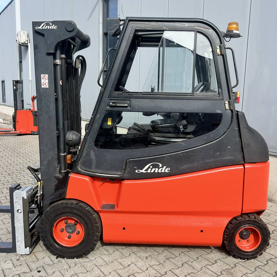 Linde E30-600S (336-03) - Electric forklift: picture 2 Linde E30-600S (336-03) - Electric forklift: picture 2