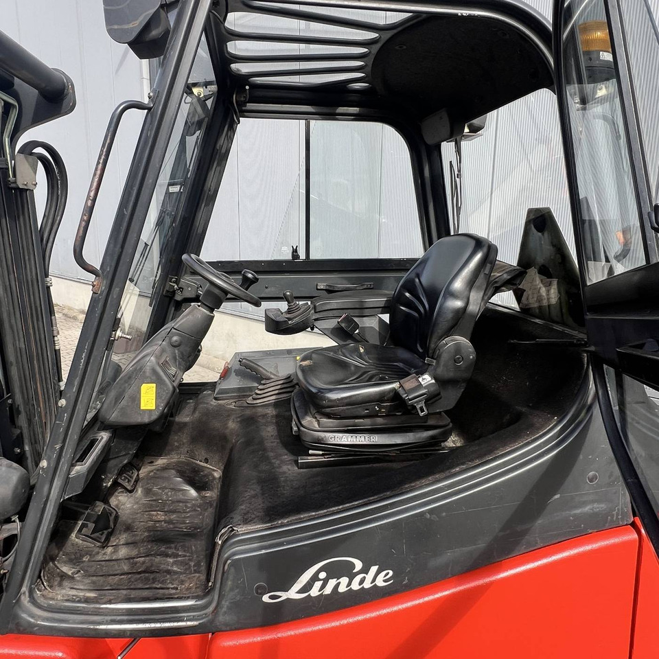 Linde E30-600S (336-03) - Electric forklift: picture 5 Linde E30-600S (336-03) - Electric forklift: picture 5