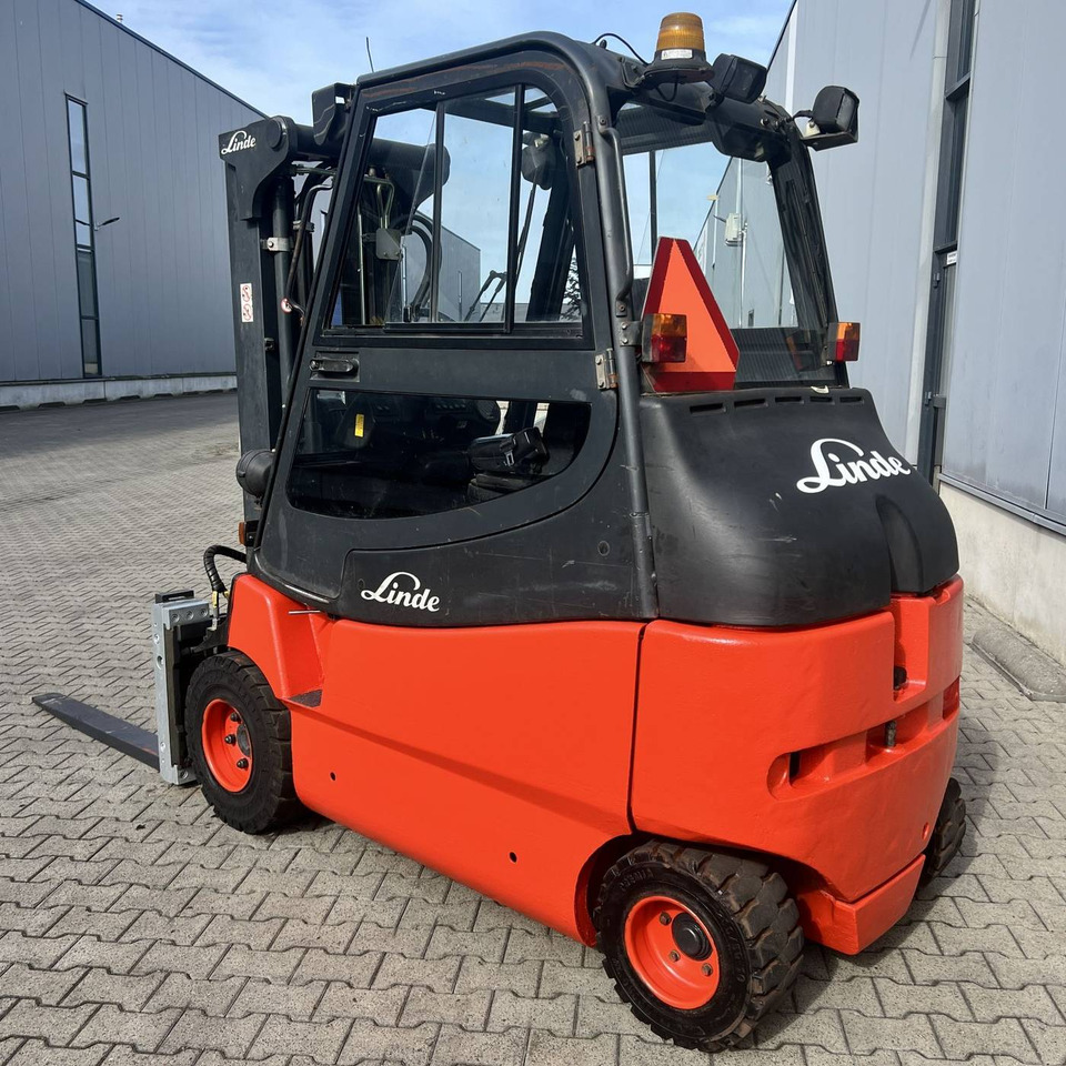Linde E30-600S (336-03) - Electric forklift: picture 4 Linde E30-600S (336-03) - Electric forklift: picture 4