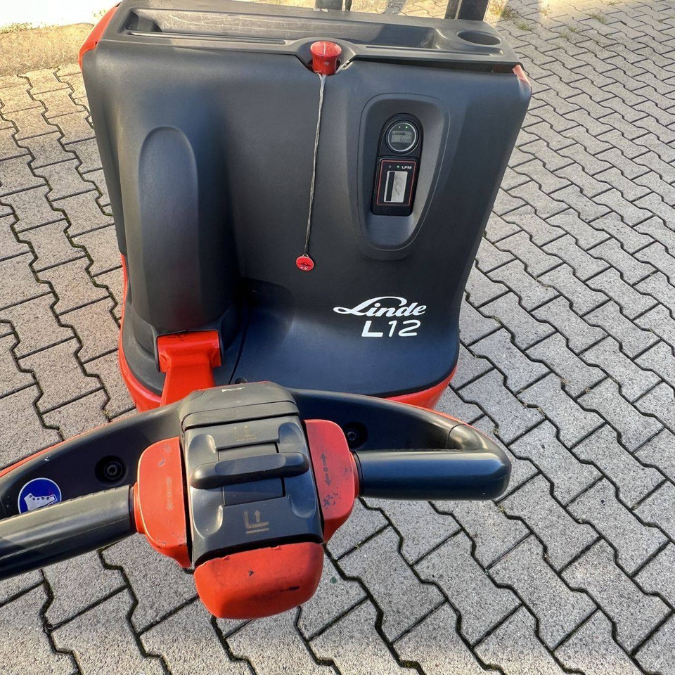 Linde L12 (1172) - Stacker: picture 3 Linde L12 (1172) - Stacker: picture 3