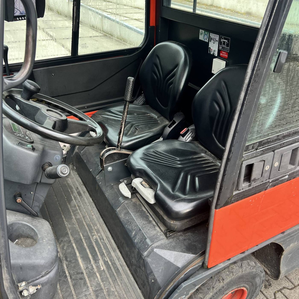 Linde P250 SWB (127) - Tow tractor: picture 3 Linde P250 SWB (127) - Tow tractor: picture 3