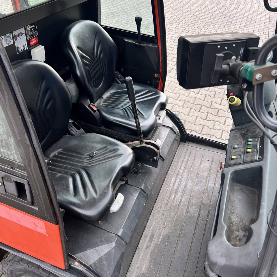 Linde P250 SWB (127) - Tow tractor: picture 5 Linde P250 SWB (127) - Tow tractor: picture 5