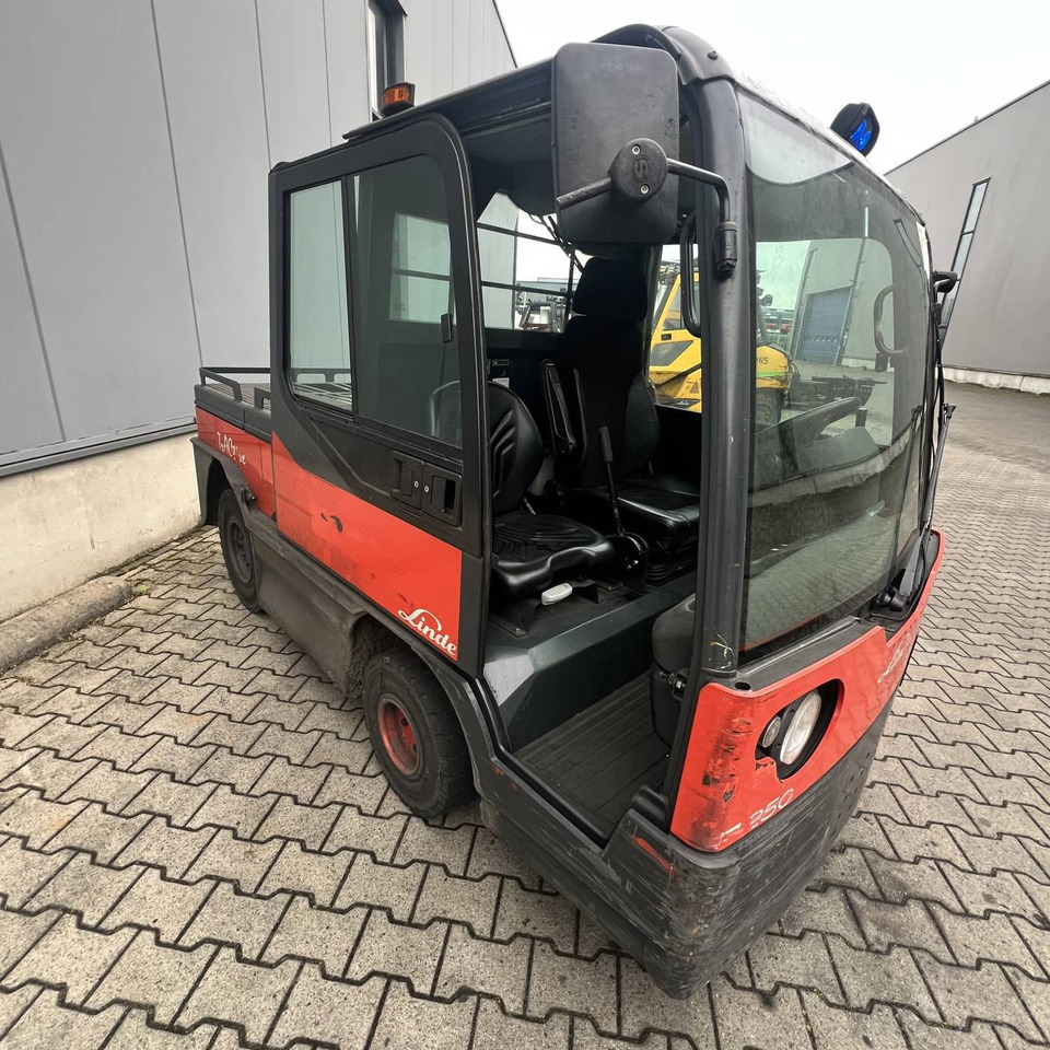 Linde P250 SWB (127) - Tow tractor: picture 2 Linde P250 SWB (127) - Tow tractor: picture 2