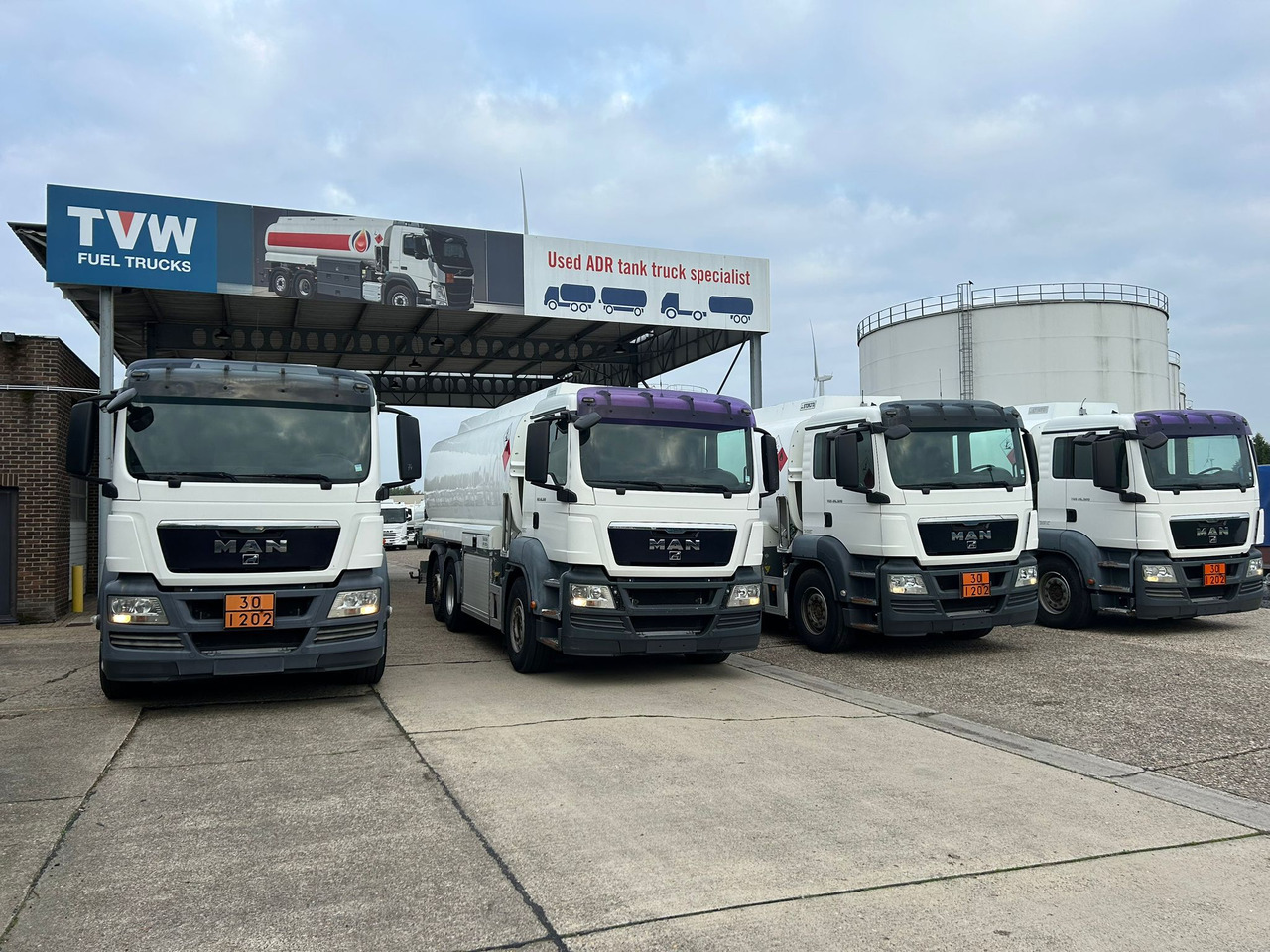MAN TGS (lot of 4) - Tank truck: picture 2 MAN TGS (lot of 4) - Tank truck: picture 2