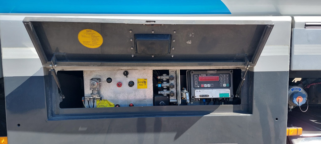 MERCEDES Antos - Tank truck: picture 2 MERCEDES Antos - Tank truck: picture 2