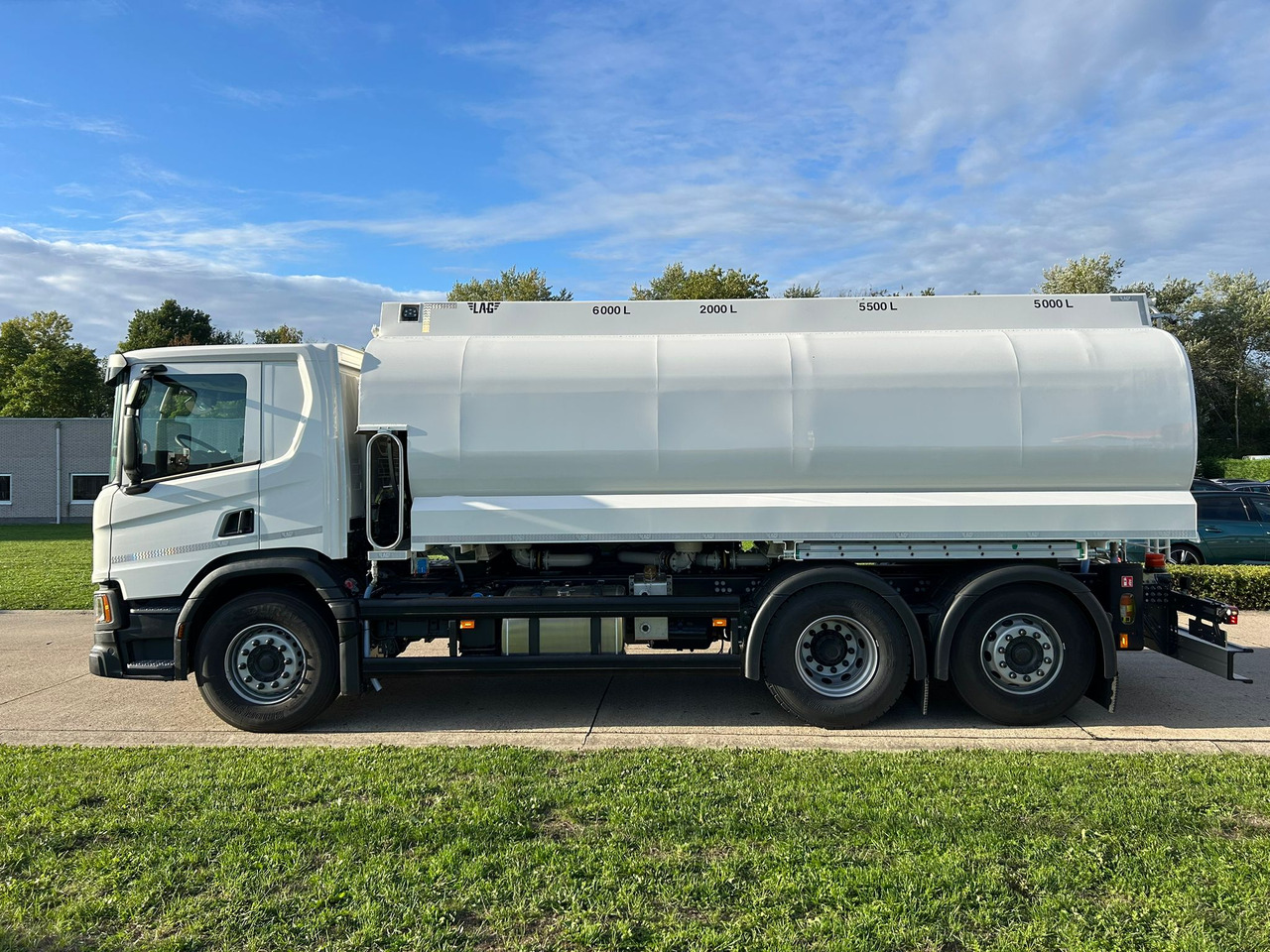 New Tank truck SCANIA P370: picture 11