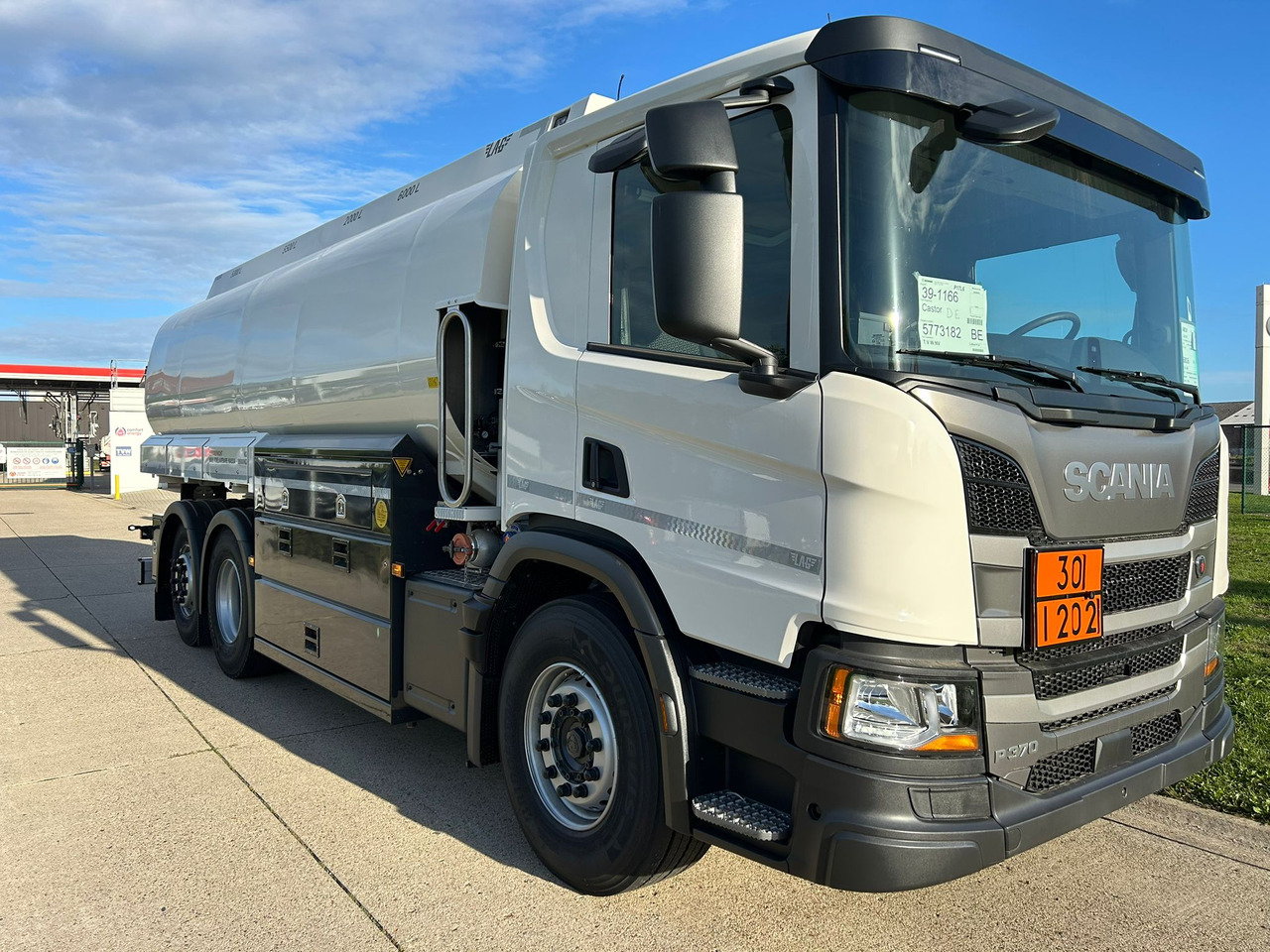 New Tank truck SCANIA P370: picture 6