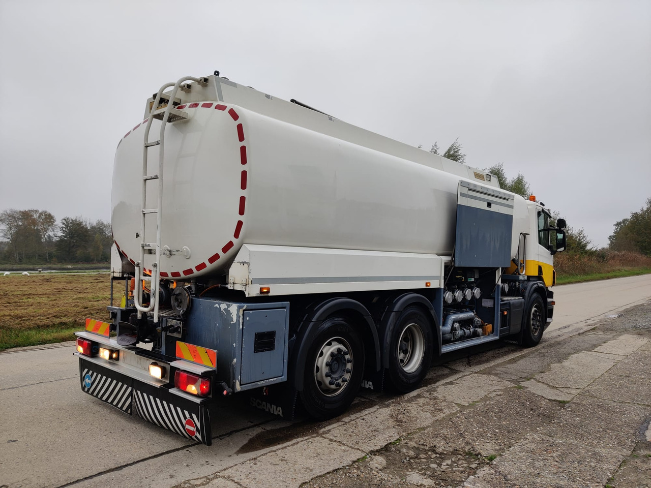 Tank truck SCANIA P400: picture 7