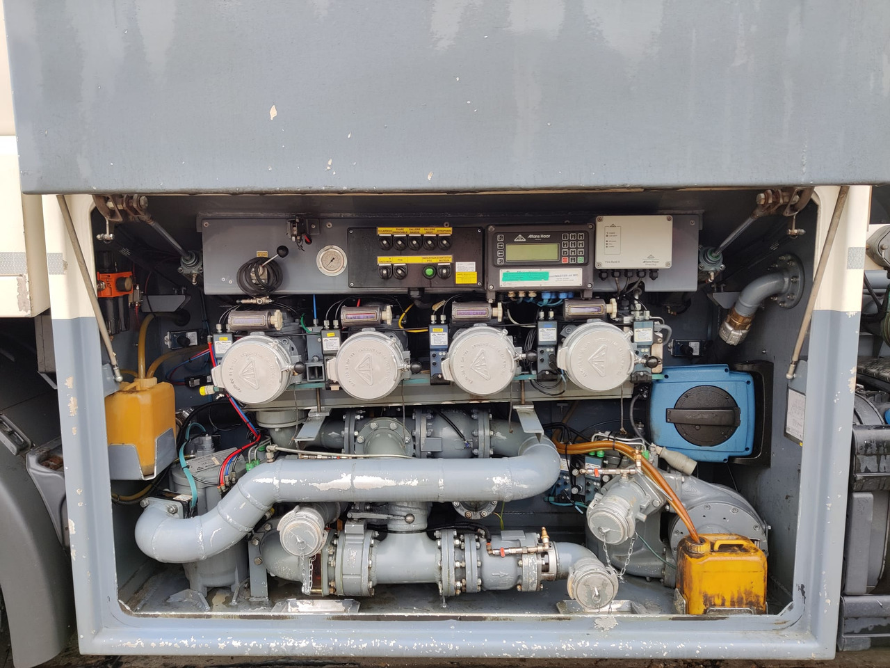 Tank truck SCANIA P400: picture 11