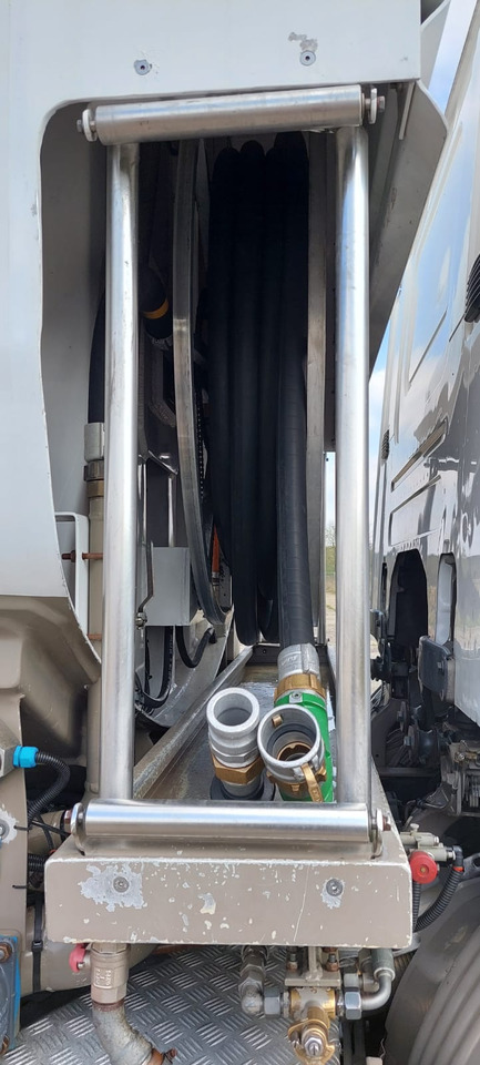 Tank truck for transportation of fuel SCANIA PRT, P310, P380 (lot of 3): picture 39