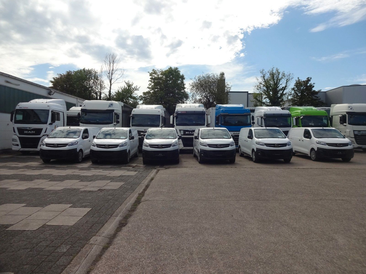 Opel 50 x Vivaro Kasten, L1H1, Klima, PDC, Tempomat - Small van: picture 1 Opel 50 x Vivaro Kasten, L1H1, Klima, PDC, Tempomat - Small van: picture 1