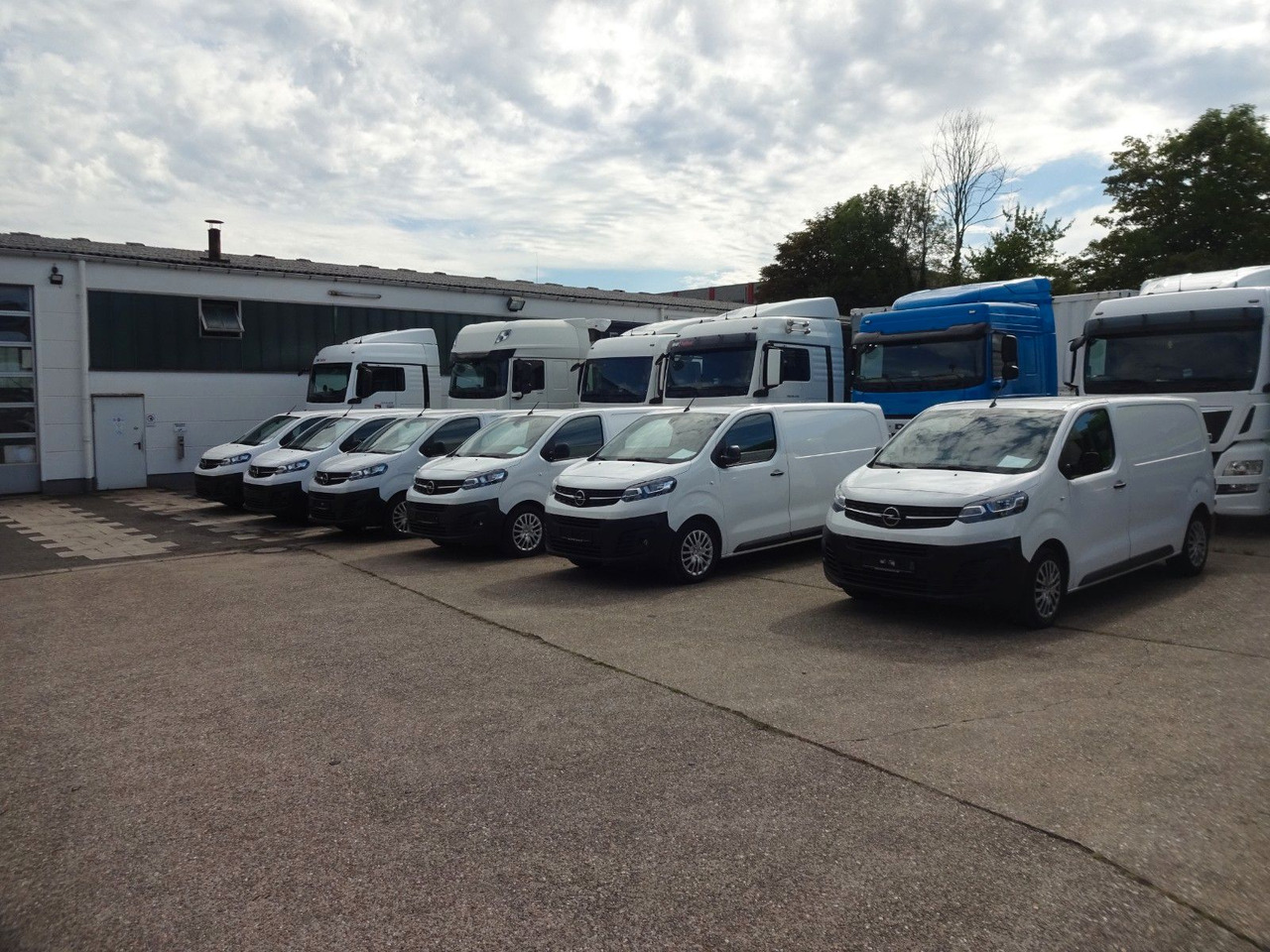 Opel Opel 5 x Vivaro Kasten L1H1, Klima, PDC, - Small van: picture 2 Opel Opel 5 x Vivaro Kasten L1H1, Klima, PDC, - Small van: picture 2