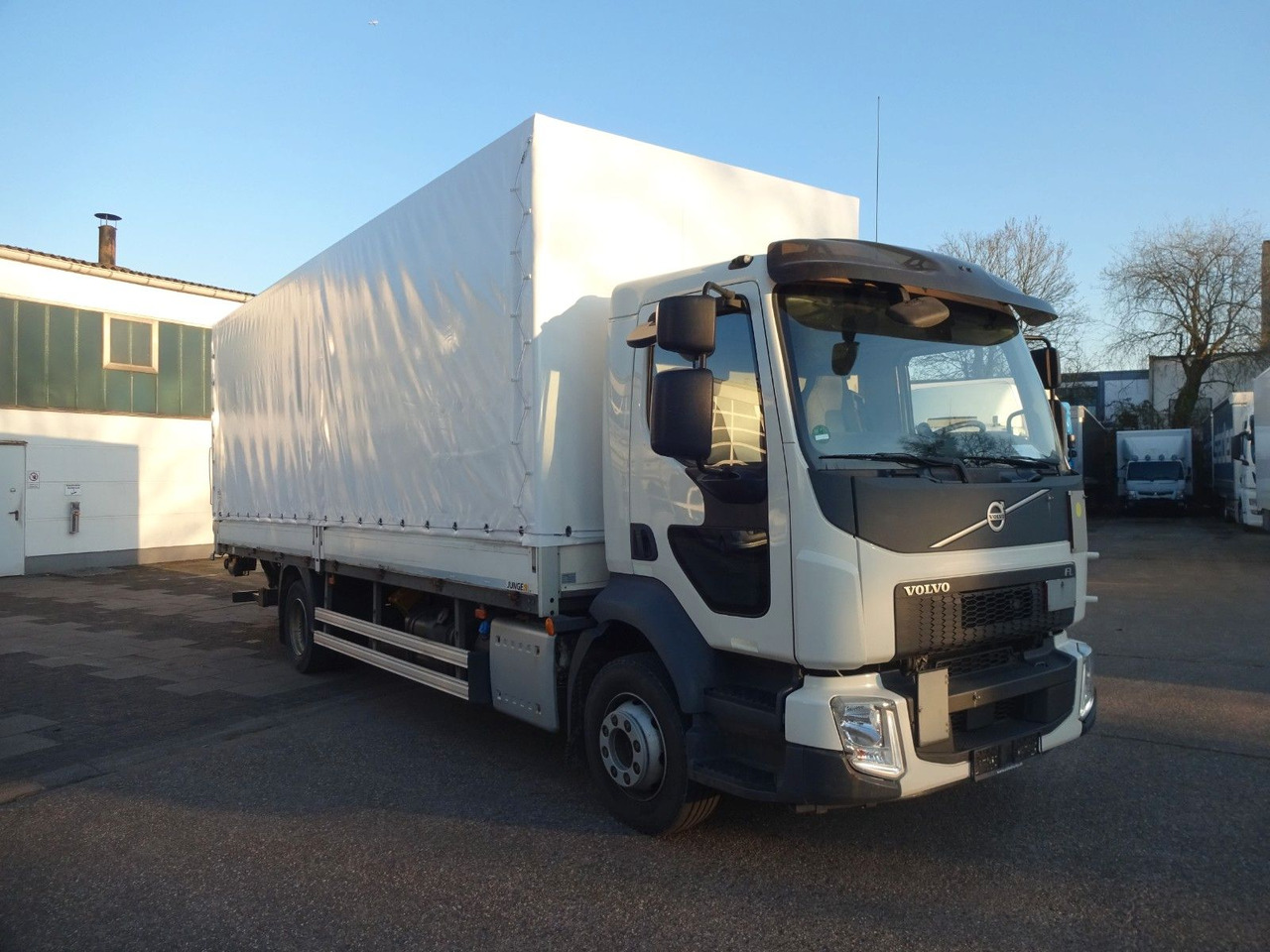 VOLVO FL 245, 14 Tonn, Pr+Pl, LBW, Klima, AHK, ACC - Curtainsider truck: picture 1 VOLVO FL 245, 14 Tonn, Pr+Pl, LBW, Klima, AHK, ACC - Curtainsider truck: picture 1