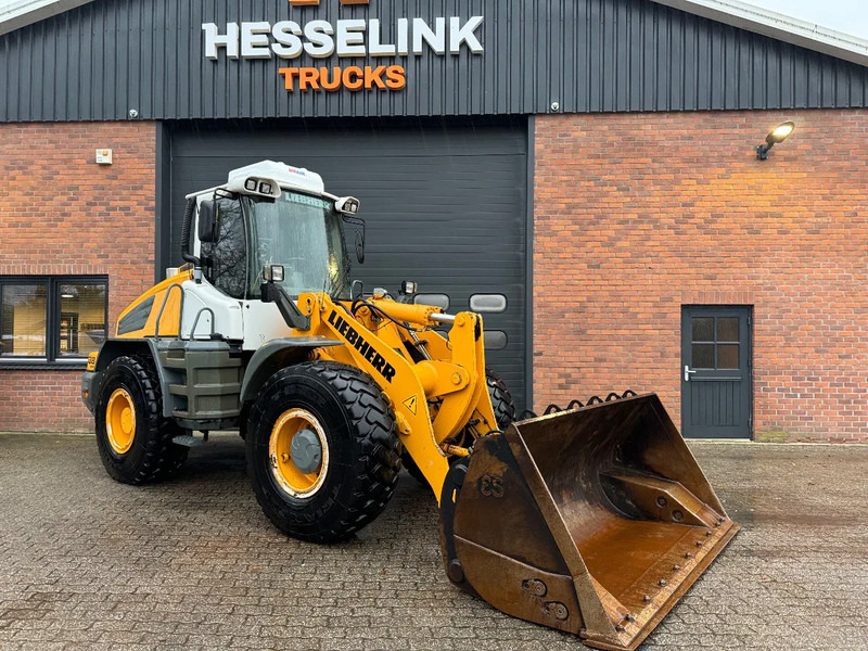 Liebherr 538 2 plus 1 Hoogkiepbak 40KM NL Machine - Wheel loader: picture 2 Liebherr 538 2 plus 1 Hoogkiepbak 40KM NL Machine - Wheel loader: picture 2